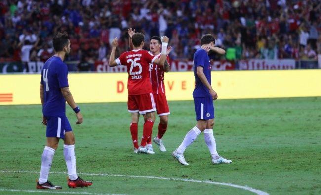 Thomas Mueller dan James Rodriguez merayakan gol ke gawang Chelsea (Foto: @FCBayernEN )