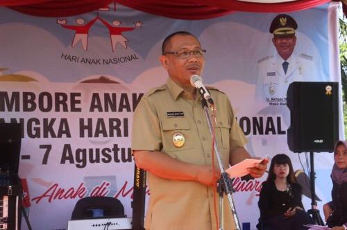 Foto: Wakil Walikota Medan Ir Akhyar Nasution MSi ketika memberikan sambutan pada kegiatan jambore anak yang diselenggarakan dalam rangka memperingati hari anak nasional tahun 2017 tingkat Kota Medan, di Taman Edukasi Avros, Kecamatan Medan Polonia, Senin (7/8).