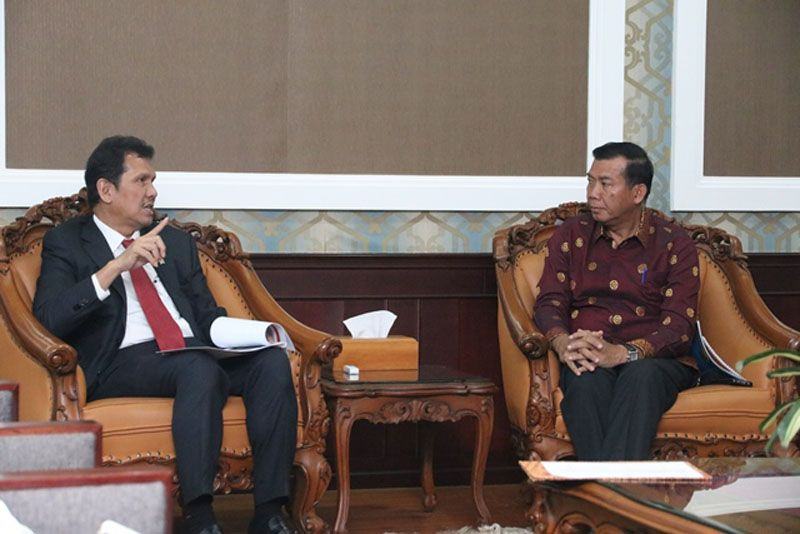 Foto: Menteri Asman melakukan audiensi dengan Walikota Pekanbaru di Kantor Kementerian PANRB, Selasa (15/8).