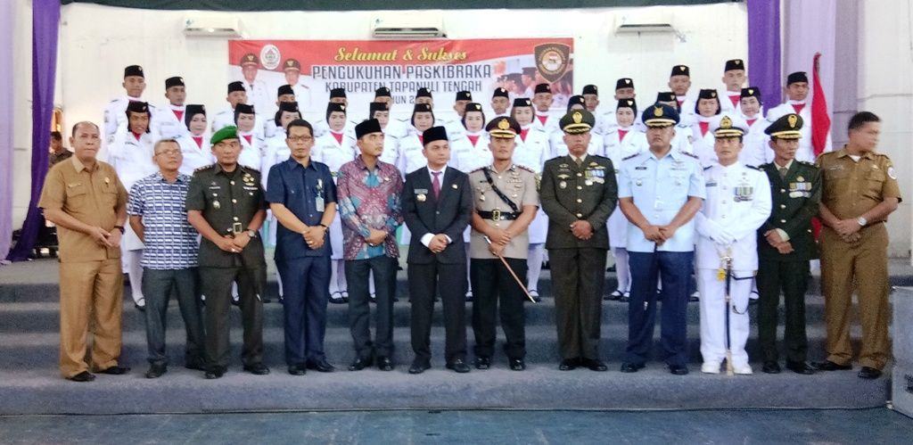 Bupati Kukuhkan Pasukan Pengibar