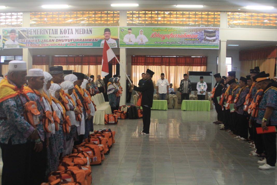 Foto: Prosesi pelepasan keberangkatan jemaah calhaj Kloter 16/MES.