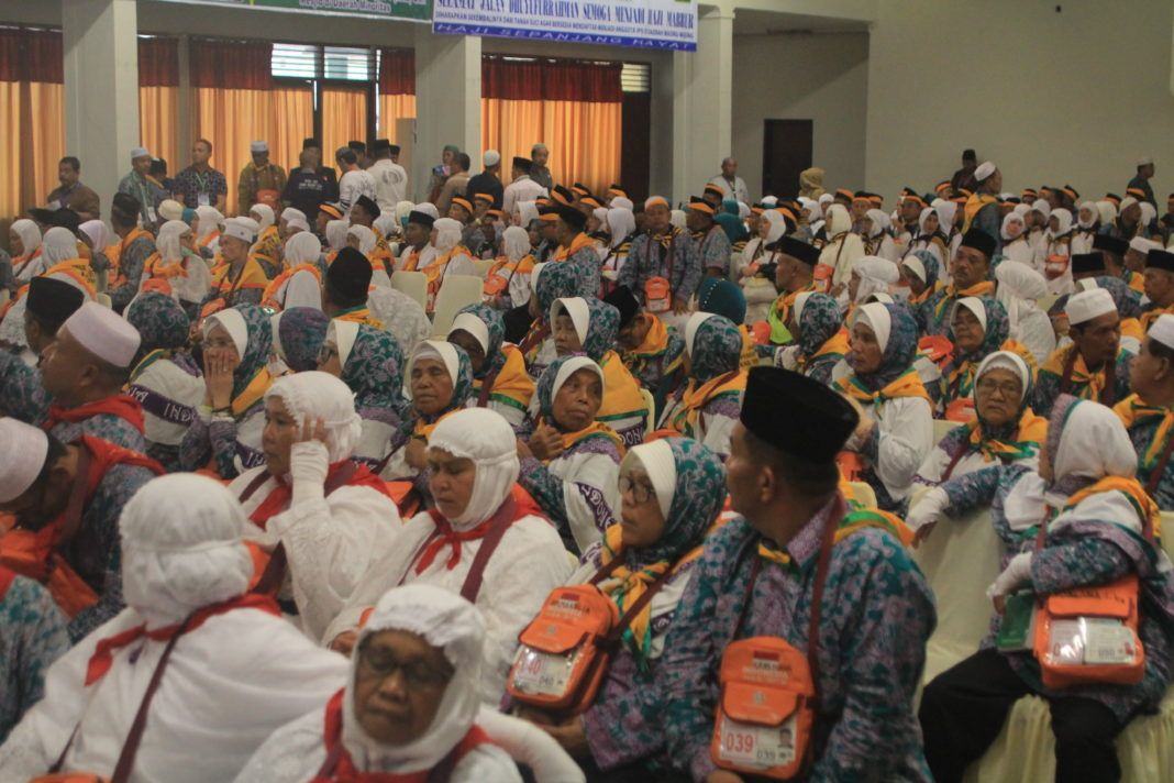Foto: Jemaah calhaj yang tergabung dalam Kelompok Terbang (Kloter) 22 Embarkasi Medan.