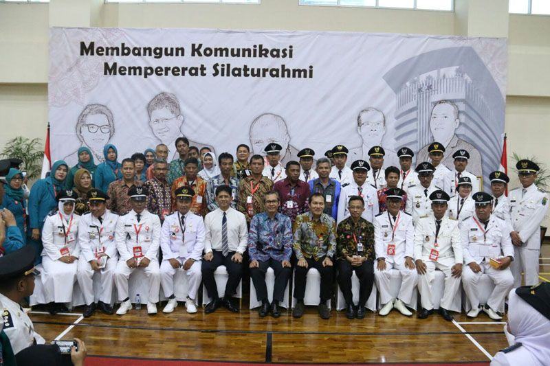 Ditjen Bina Pemerintahan Desa (Pemdes) Kementerian Dalam Negeri (Kemendagri) mengajak ratusan kepala desa bertemu dengan pimpinan komisioner KPK. Mereka berkomunikasi tentang bagaimana upaya pencegahan korupsi dalam pengelolaan keuangan desa.