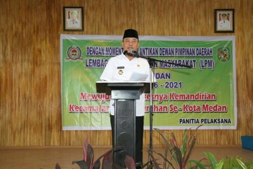 Foto: Walikota Medan Drs H T Dzulmi Eldin S MSi ketika menghadiri pelantikan pengurus Dewan Pimpinan Daerah (DPD) LPM Kota Medan periode 2016-2021 di Gedung Dharma Wanita Jalan Rotan Medan, Kamis (24/8).