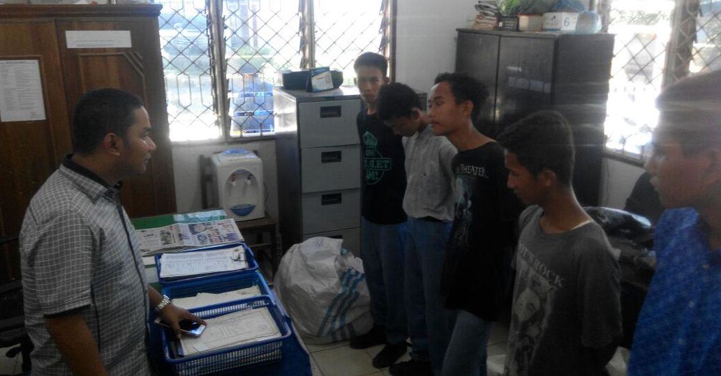 Lagi Asyik Main Game