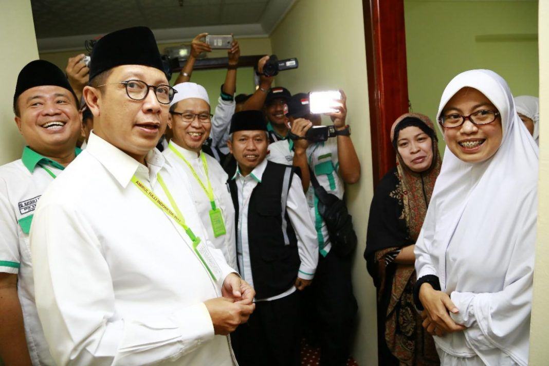 Foto: Menag Lukman Hakim Saifuddin sapa jemaah haji Indonesia di hotel kawasan Syisyah, Makkah, Rabu (23/8).
