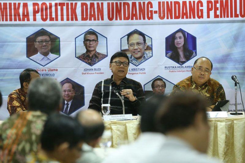Foto: Menteri Dalam Negeri (Mendagri) Tjahjo Kumolo saat menghadiri Undangan Diskusi GK Center bertema ‘Dinamika Politik dan UU Pemilu’ di Hotel Century Park Senayan, Jakarta, Sabtu (12/8).