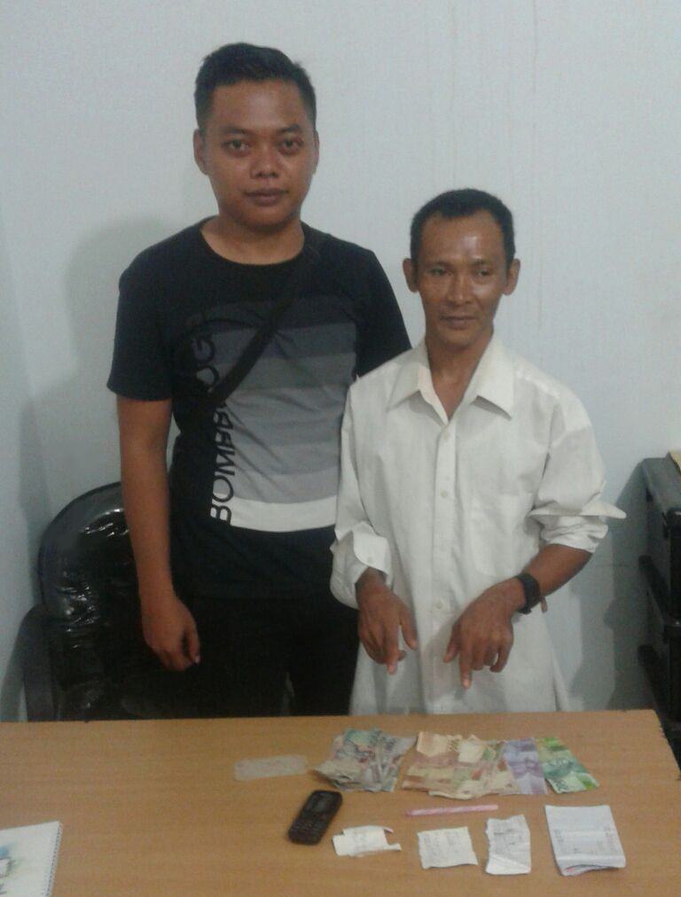 Penulis Kim di Warung Kopi