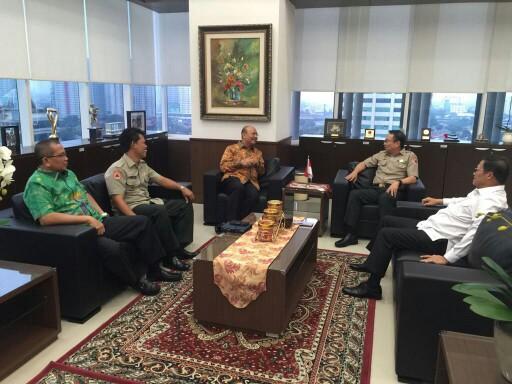 Foto: Walikota Medan Drs H T Dzulmi Eldin S M.Si melakukan pertemuan dengan Kepala Badan Nasional Penanggulangan Bencana (BNPB) Pusat, Willem Rampangilei didampingi Deputi Bidang Rehabilitasi dan Konstruksi, Harmensyah dan Deputi Bidang Logistik dan Peralatan, Rudi Phadmanto di Kantor BNPB Jalan Pramuka Jakarta, Rabu (9/8).