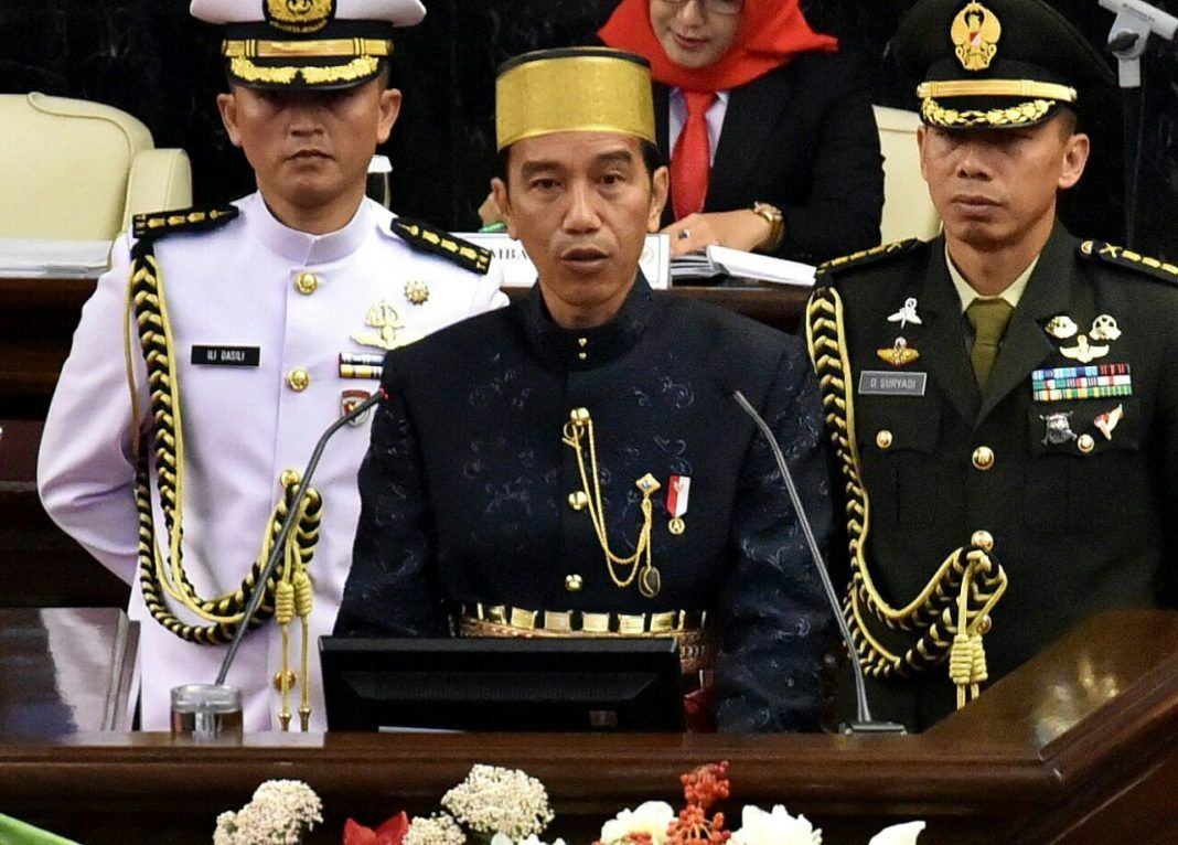 Foto: Presiden Jokowi menyampaikan pidato pada Sidang Tahun MPR RI Tahun 2017, di Gedung Nusantara MPR/DPR/DPD, Jakarta, Rabu (16/8)