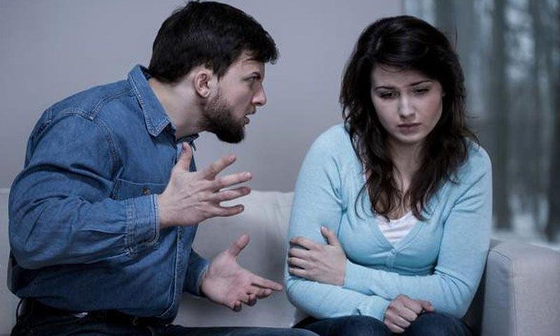 Perhatikan enam tanda dari pasangan yang terlalu posesif dengan Anda berikut ini. (Foto: iStockphoto)