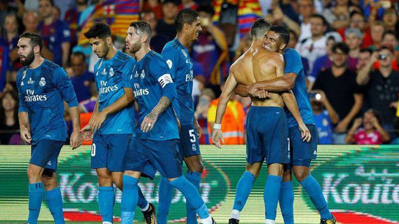 Real Madrid meraih kemenangan besar dengan skor 3-1 di markas Barcelona pada leg pertama Piala Super Spanyol. (REUTERS/Juan Medina)