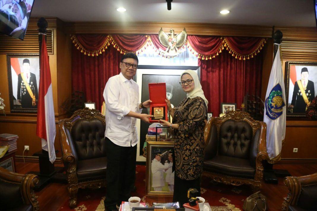 Menteri Dalam Negeri (Mendagri) Tjahjo Kumolo melangsungkan pertemuan dengan Badan Pengawasan Obat dan Makanan (BPOM) terkait rencana aksi nasional gerakan masyarakat hidup sehat. Kegiatan ini nantinya dalam rangka mendukung sadar pangan dan pemberantasan penyalahgunaan obat.