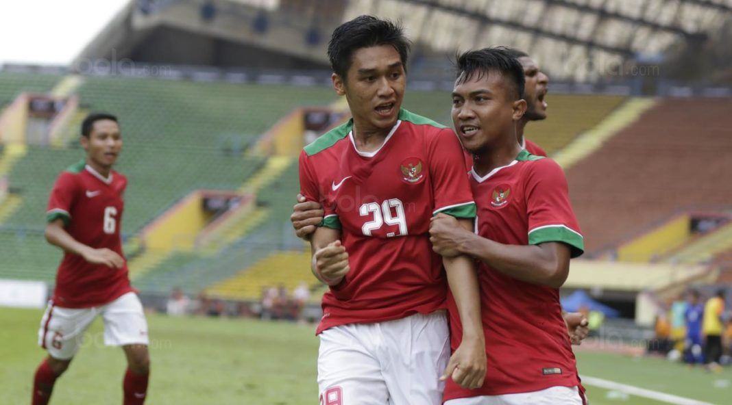 Foto: Septian David Maulana bersama Muhammad Hargianto melakukan selebrasi usai mencetak gol ke gawang Thailand pada perhelatan SEA Games 2017 yang berlangsung di Stadion Shah Alam, Malaysia.