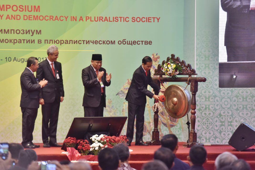 Foto: Presiden Jokowi saat membuka acara Kongres Asosiasi Mahkamah Konstitusi dan Institusi Sejenis se-Asia 2017 di Kota Solo, Jawa Tengah, Rabu (9/8).