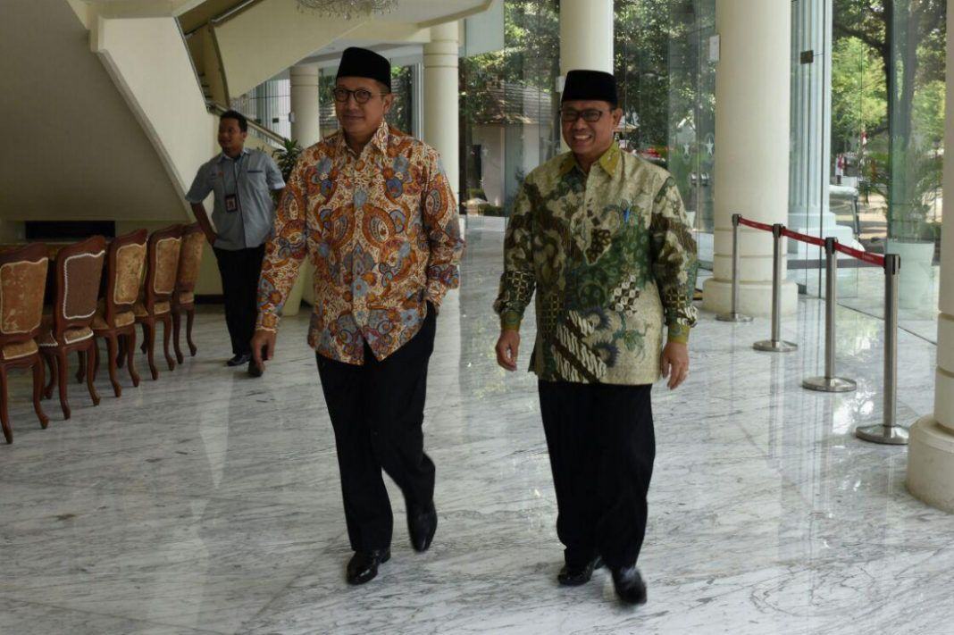 Foto: Menteri Agama RI Lukman Hakim Syaifudin dan Dirjen Bimas Islam Usai Penandatanganan Tanah Hibah untuk DMI.