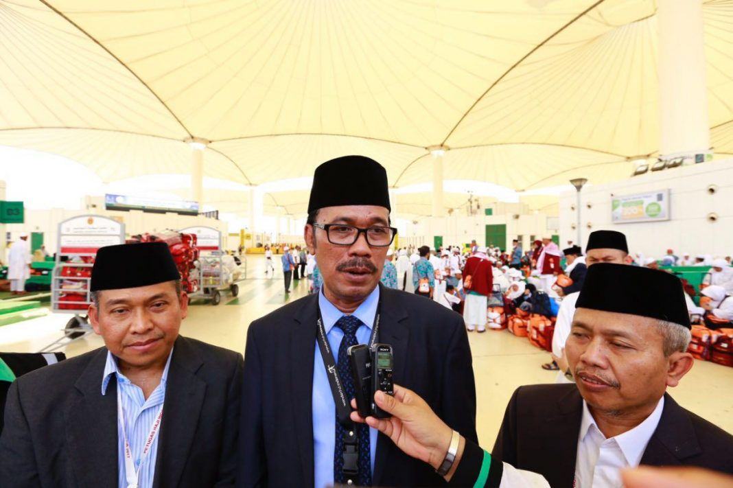 Foto: Duta Besar RI untuk Saudi Agus Maftuh Abegebriel beri keterangan pers usai melepas SOC 01 di Bandara Jeddah, Rabu (6/9).
