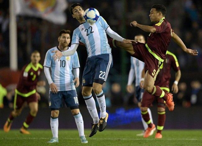 Suasana pertandingan Argentina vs Venezuela. (Foto: AFP/Juan Mabromata)