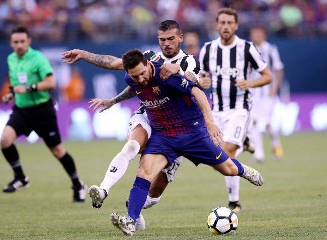 Suasana pertandingan Juventus vs Barcelona. (Foto: AFP/Elsa)