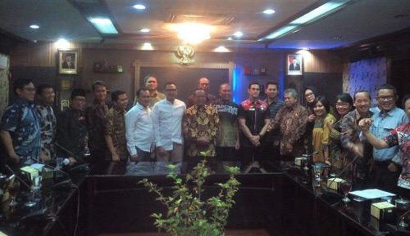 Foto: Asisten Umum Pemko Medan Ikhwan Habibi Daulay menerima kunjungan kerja dari DPRD Kota Tangerang untuk membahas Rencana KUA dan Rencana PPAS APBD T.A. 2018 yang dipimpin Wakil Ketua DPRD Kota Tanggerang Pontjo Prayogo.