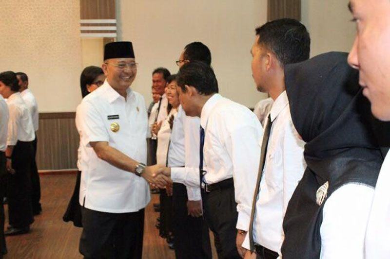 Foto: Walikota Medan Drs H T Dzulmi Eldin . M.Si ketika melantik Dewan Pengupahan Kota Medan periode 2017-2010 di Balai Kota Medan, Rabu (13/9).