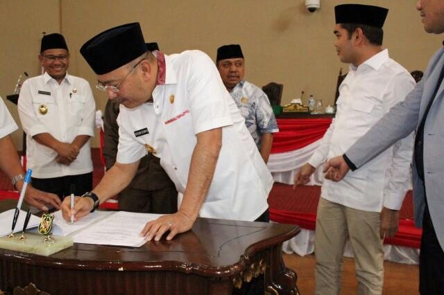Foto: DPRD Setujui LPJ Walikota Medan 2016.