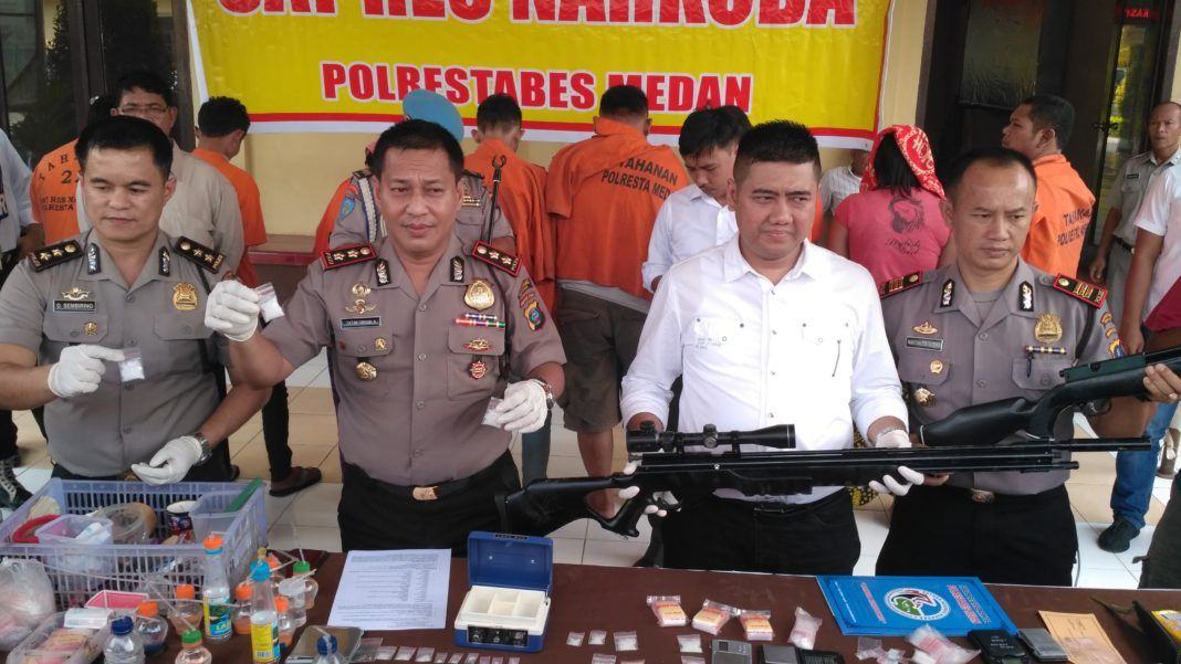 Gerebek Kampung Narkoba
