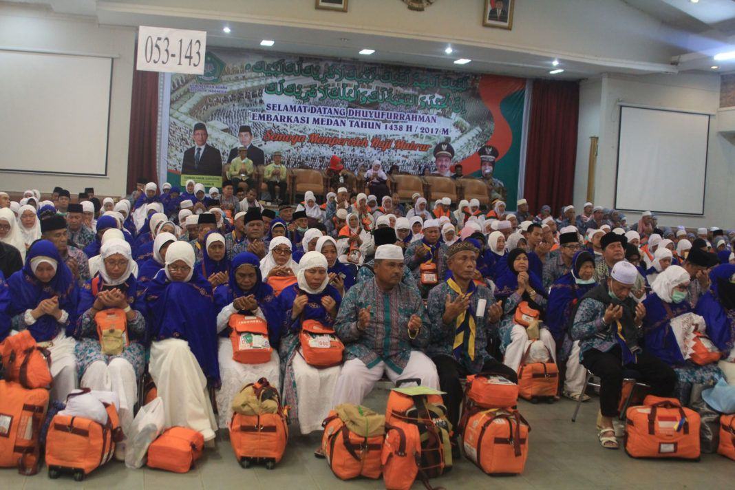 Foto: Jemaah haji Kelompok Terbang (Kloter) 14 Debarkasi Medan tiba di Bandara Kualanamu Delserdang, Kamis (21/9).