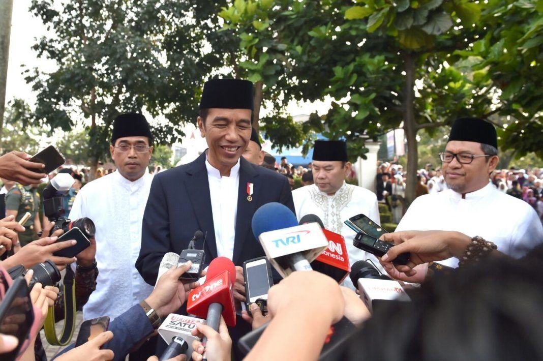 Foto: Presiden menjawab pertanyaan wartawan usai membagikan hewan kurban di Sukabumi, Jawa Barat, Jumat (1/9).