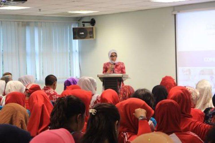 Foto: Ketua Yayasan Jantung Indonesia Cabang Utama Sumut Hj Rita Maharani Dzulmi Eldin SH, membuka Seminar Berbagi Kekuatan Jantung di Rumah Sakit Colombia Asia Medan, Jalan Listrik, Jumat (29/9).