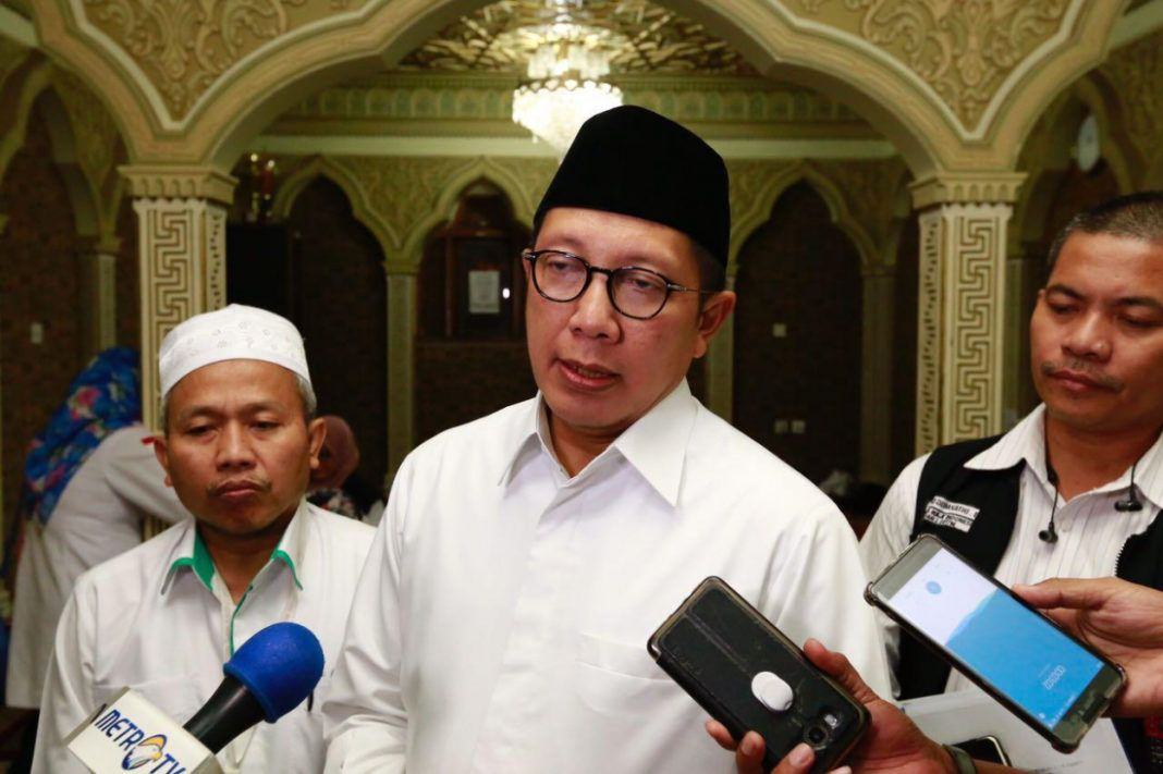 Foto: Menteri Agama Lukman Hakim Saifuddin memberi keterangan kepada wartawan usai memimpin rapat evaluasi penyelenggaraan haji antara delegasi Amirul Hajj dan Panitia Penyelenggara Ibadah Haji (PPIH) Arab Saudi di Jeddah, Sabtu (9/9).