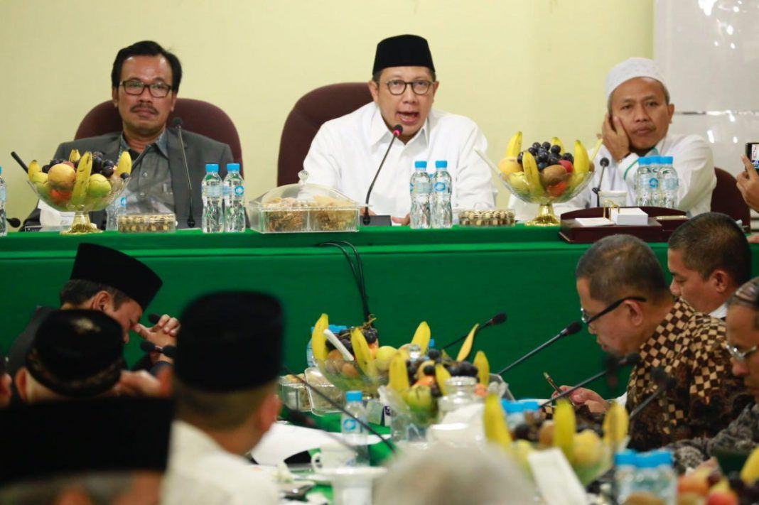 Foto: Menteri Agama Lukman Hakim Saifuddin pimpin rapat evaluasi haji dengan delegasi Amirul Hajj dan PPIH Arab Saudi.