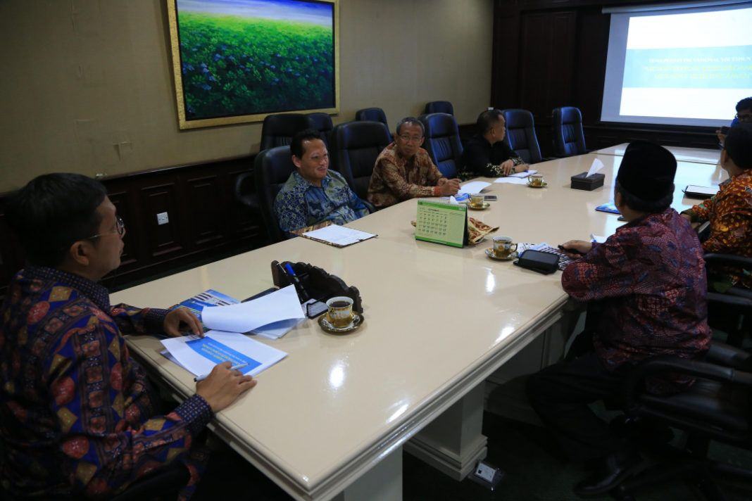 Foto: Menteri Agama Lukman Hakim Saifuddin menyimak paparan persiapan kegiatan Pentas PAI Nasional ke-VIII Tahun 2017.