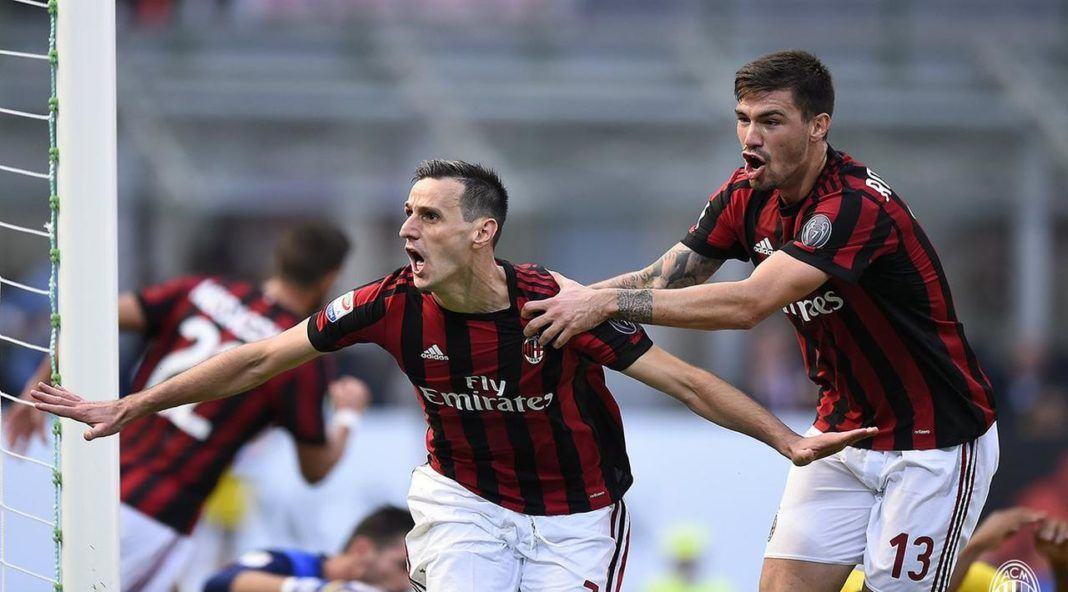 Penyerang AC Milan, Nikola Kalinic, merayakan gol yang ia cetak ke gawang Udinese pada laga pekan keempat Serie A, Minggu (17/9). (doc. AC Milan)