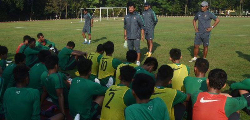 Pelatih Indra Sjafri bersama skuat timnas U-19. (Foto: Ant/Indrianto Eko Suwarso)