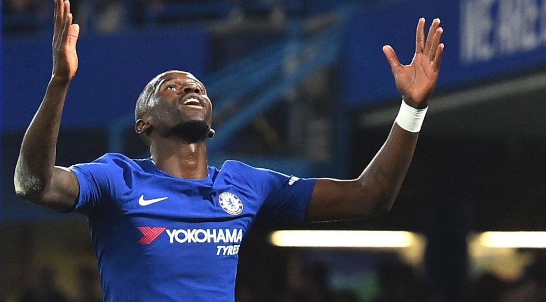 Foto: Selebrasi bek Chelsea, Antonio Rudiger usai mencetak gol ke gawang Everton pada laga Piala Liga Inggris 2017/2018 di Stamford Bridge, Kamis (26/10) dinihari WIB. (Glyn KIRK / AFP)
