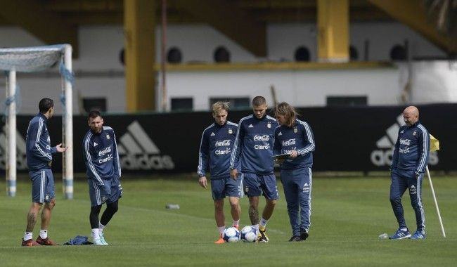 Timnas Argentina sedang berlatih. (Foto: AFP/Juan Mabromata)