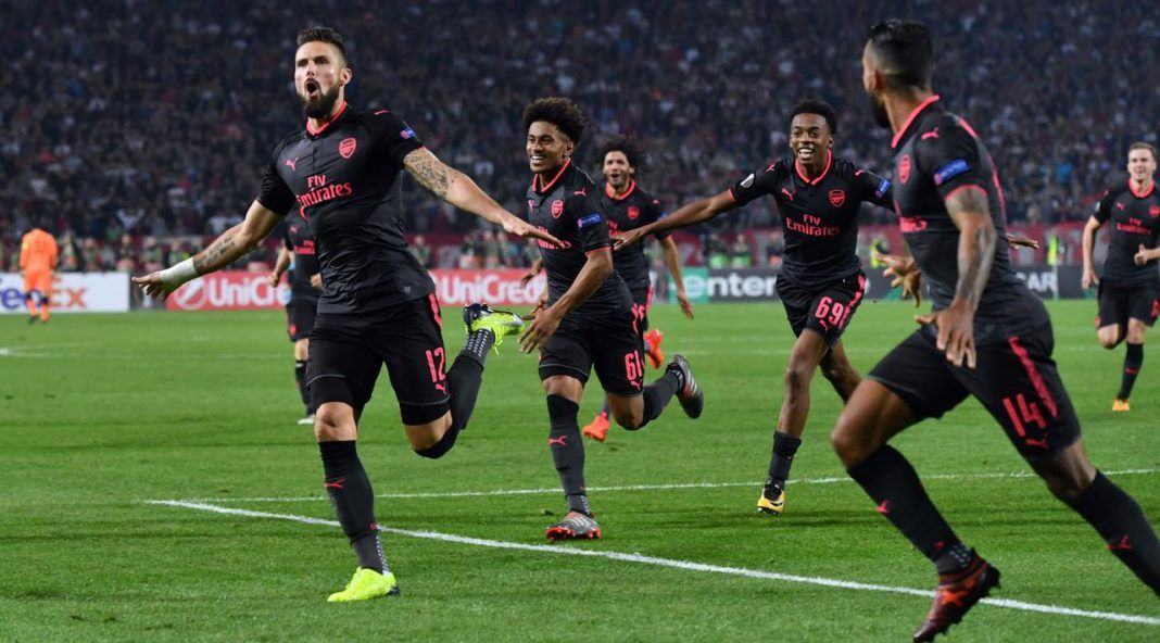 Foto: Penyerang Arsenal, Olivier Giroud (kiri) merayakan golnya bersama rekan setim saat melawan Belgrade (Crvena zvezda) pada laga grup H Liga europa di Stadion Rajko Mitic, Jumat (20/10). (AFP/Andrej Isakovic)