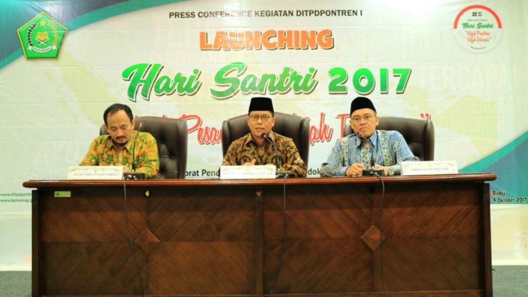 Foto: Dirjen Pendis (tengah) saat Press Conference.