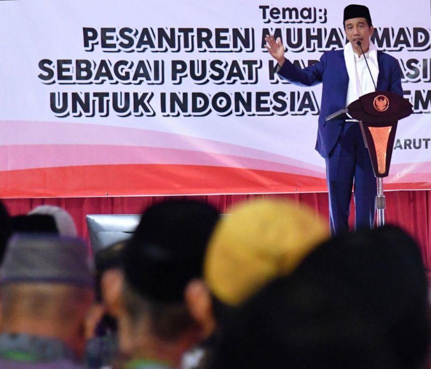 Foto: Presiden Joko Widodo saat menghadiri Rapat Koordinasi Nasional Pondok Pesantren Muhammadiyah di Pondok Pesantren Darul Arqam Muhammadiyah, Kabupaten Garut, Provinsi Jawa Barat, Selasa (17/10).