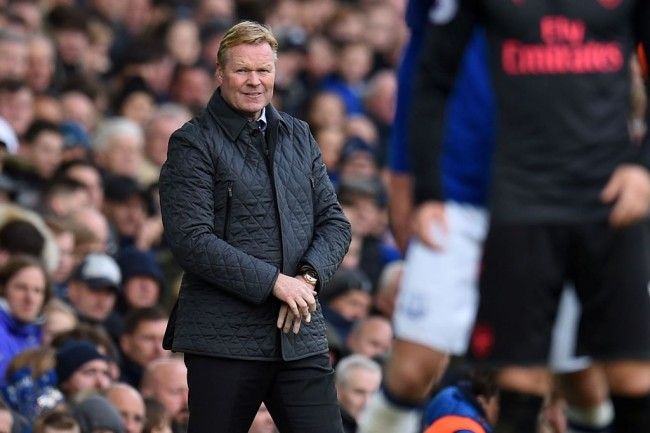 Ekspresi Ronald Koeman saat laga Everton vs Arsenal yang berujung kekalahan 2-5 dan membuatnya dipecat (Foto: AFP PHOTO / Oli SCARFF)