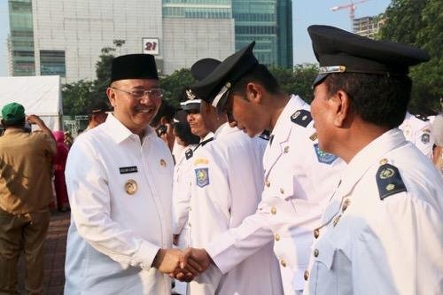 Foto: Walikota Medan Drs H T Dzulmi Eldin S MSi melantik 196 pejabat struktural eselon III dan IV di lingkungan Pemko Medan, Kamis (19/10).