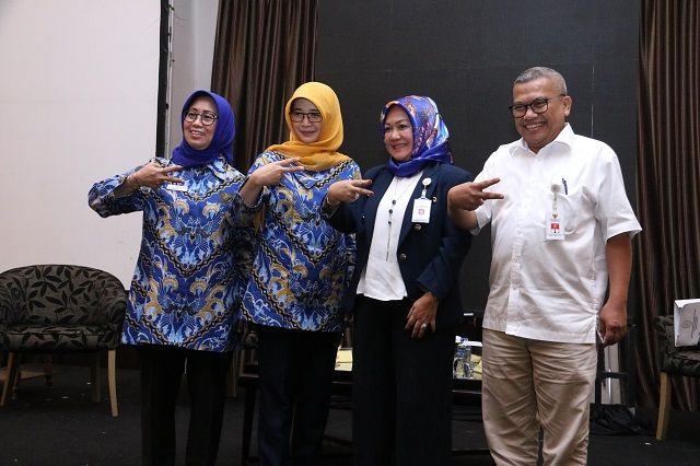 Foto: Deputi Pelayanan Publik Diah Natalisa (dua dari kanan), Deputi Polhukam Bappenas Slamet Soedarsono (paling kanan), Wakil Ketua Ombudsman RI Lely Pelitasari (dua dari kiri), dan pejabat dari ORI
