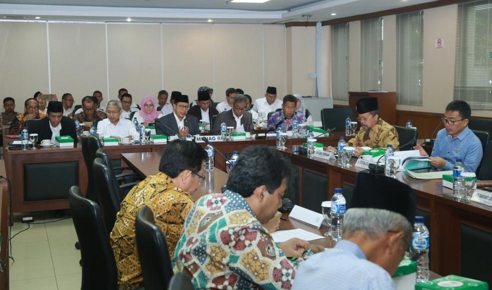 Foto: Raker Menteri Agama RI dengan Komite III DPD RI membahas evaluasi penyelenggaraan haji 2017 dan BPJPH.