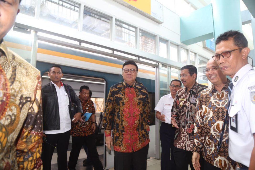 Foto:Mendagri Tjahjo Kumolo usai melakukan kunjungan kerja ke suatu daerah.