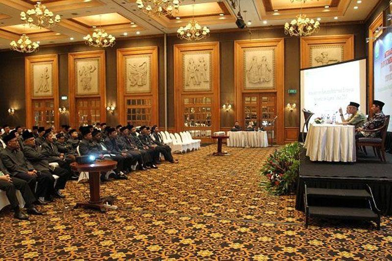 Foto: Sekjen Nur Syam beri materi pada acara MBK LKTI Bagi Penghulu Tingkat Nasional Tahun 2017