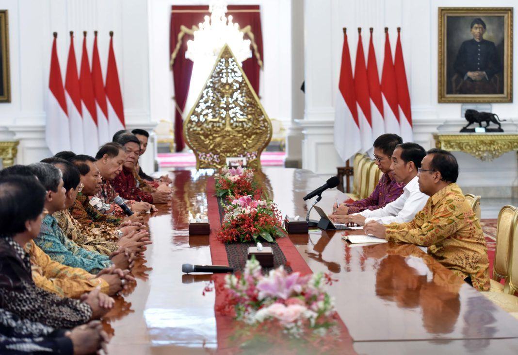 Foto: Presiden Jokowi menerima pengurus Pusat Persekutuan Gereja Pentakosta Indonesia, di Istana Merdeka, Jakarta, Jumat (3/11)