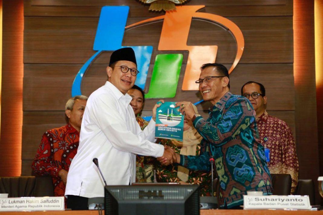 Foto: Kepala BPS Suharyanto dan Menag Lukman beri keterangan pers terkait Hasil Survei Indeks Kepuasan Jemaah Haji 2017 di Kantor BPS.