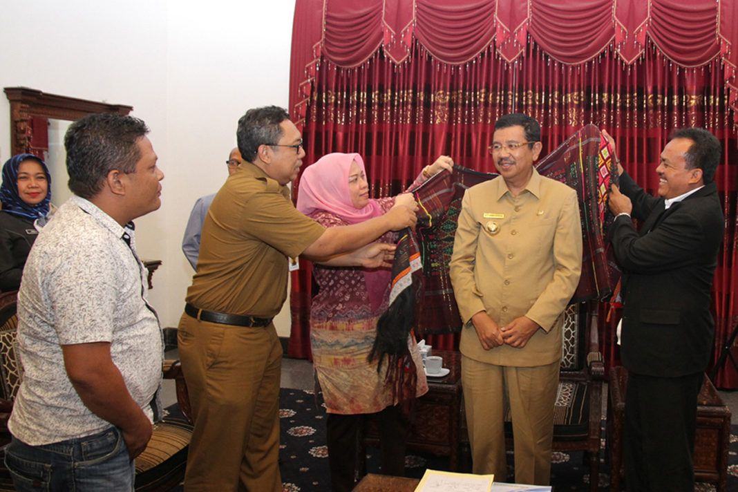 Angkat Guru Honor Jadi ASN