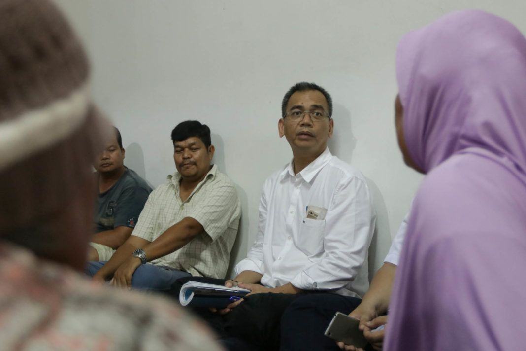 Ngobrol di Rumah Warga